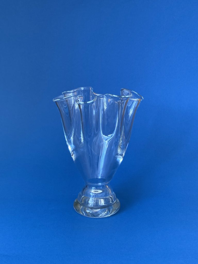 CLEAR WIGGLE VASE