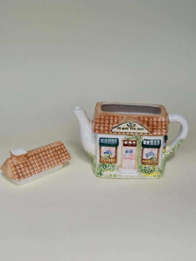 TEA SHOP TEA POT