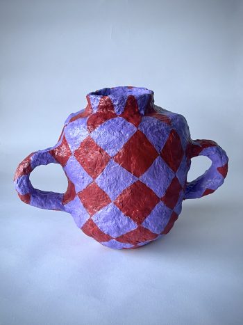 AMPHORA #7 – HARLEKIN LILA/RED
