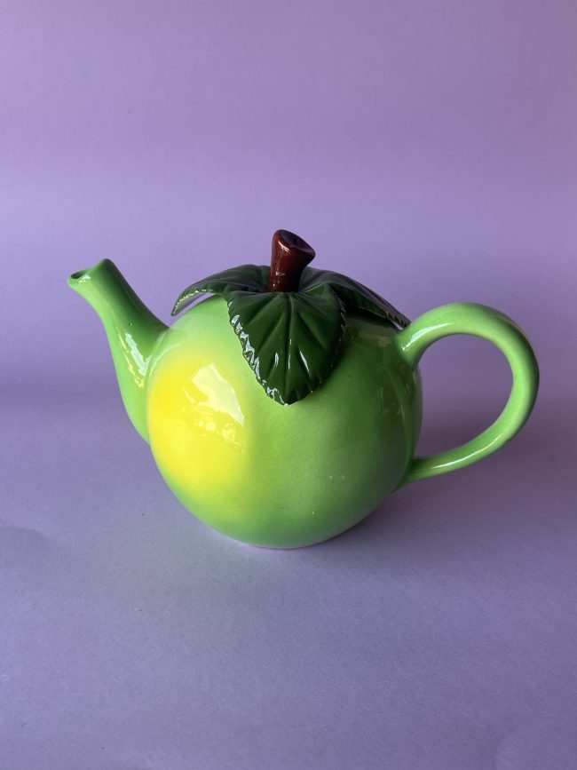 APPLE TEA POT