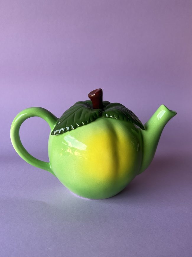 APPLE TEA POT