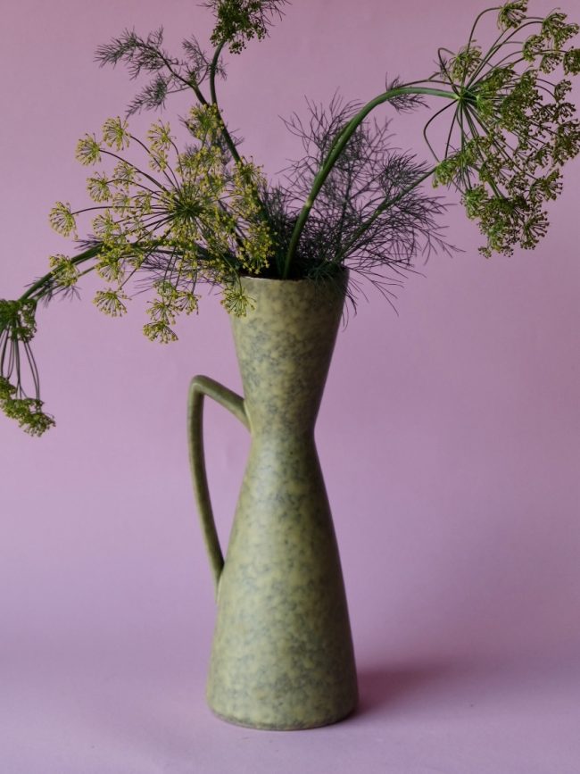 GREEN HOUR – VASE MIT HENKEL