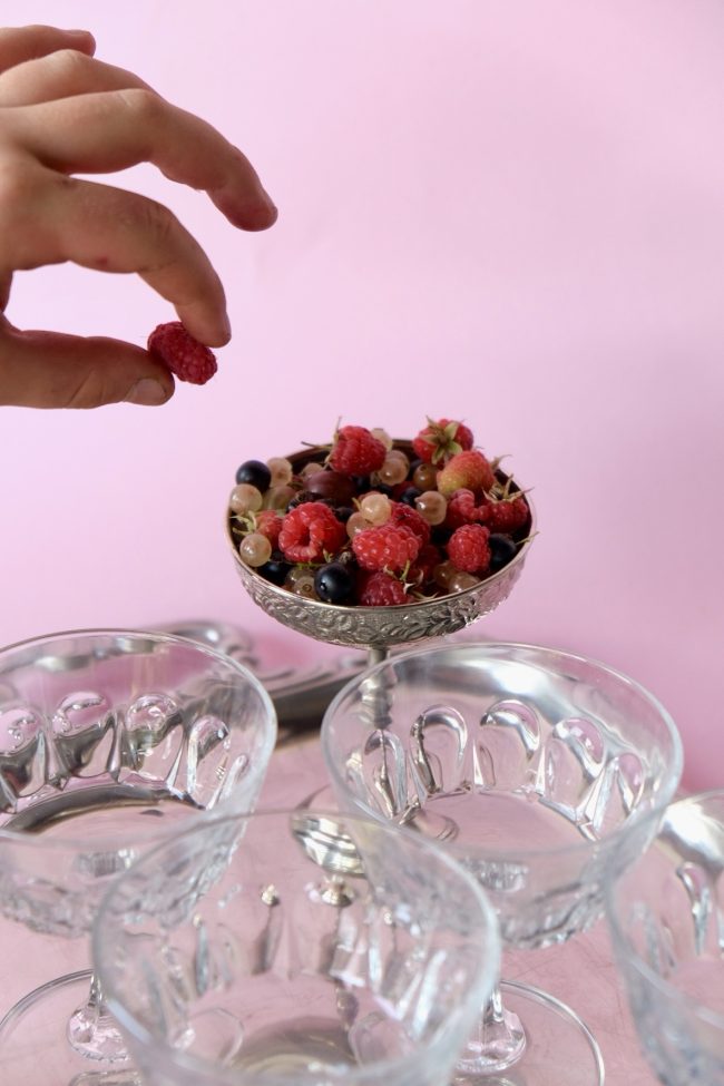CHEERS, DARLING – CHAMPAGNE AND DESSERT SET