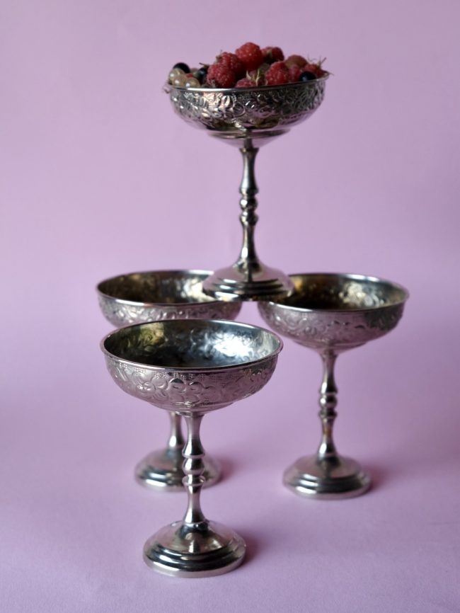 SILVER SCOOPS – 4 DESSERTSCHALEN AUF FUSS