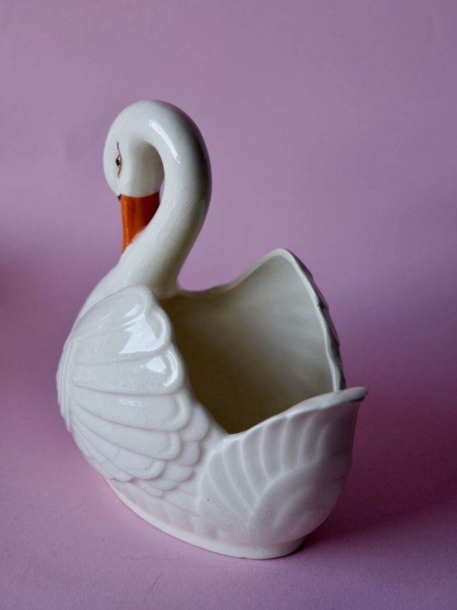GRACEFUL GUEST – SCHWANENSCHALE