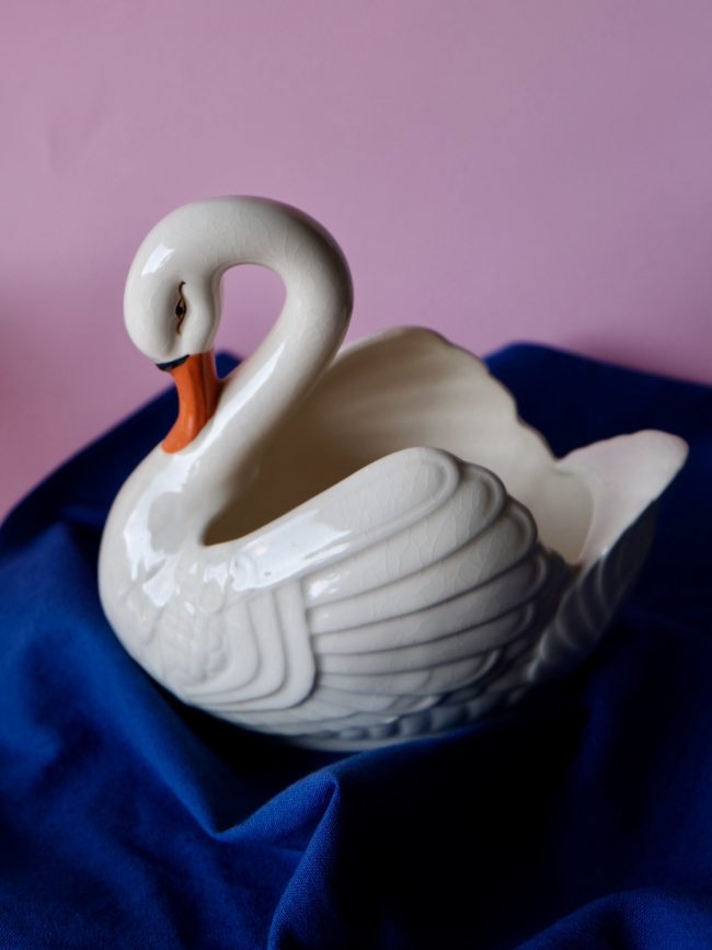 GRACEFUL GUEST – SCHWANENSCHALE