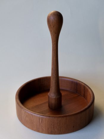 HOLD EVERYTHING – TEAK HOLDER BY DIGSMED