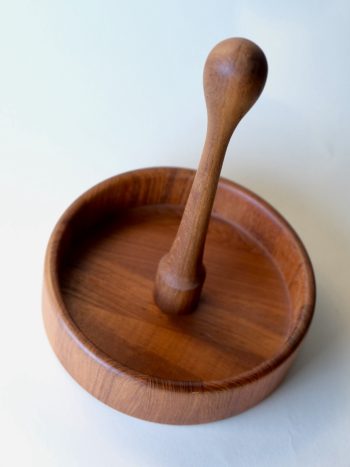 HOLD EVERYTHING – TEAK HOLDER BY DIGSMED