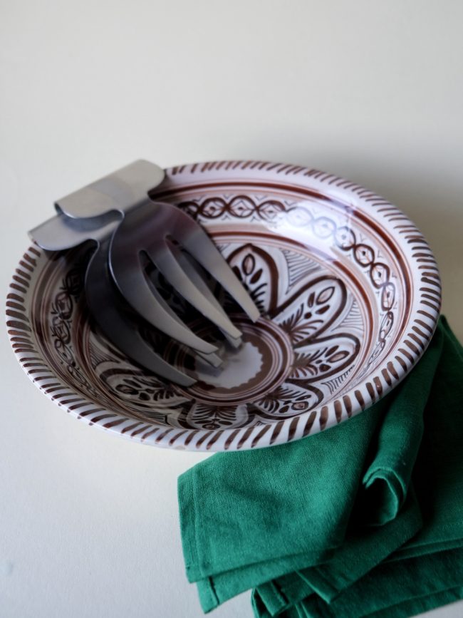 HAND IT OVER – SALAD SERVERS
