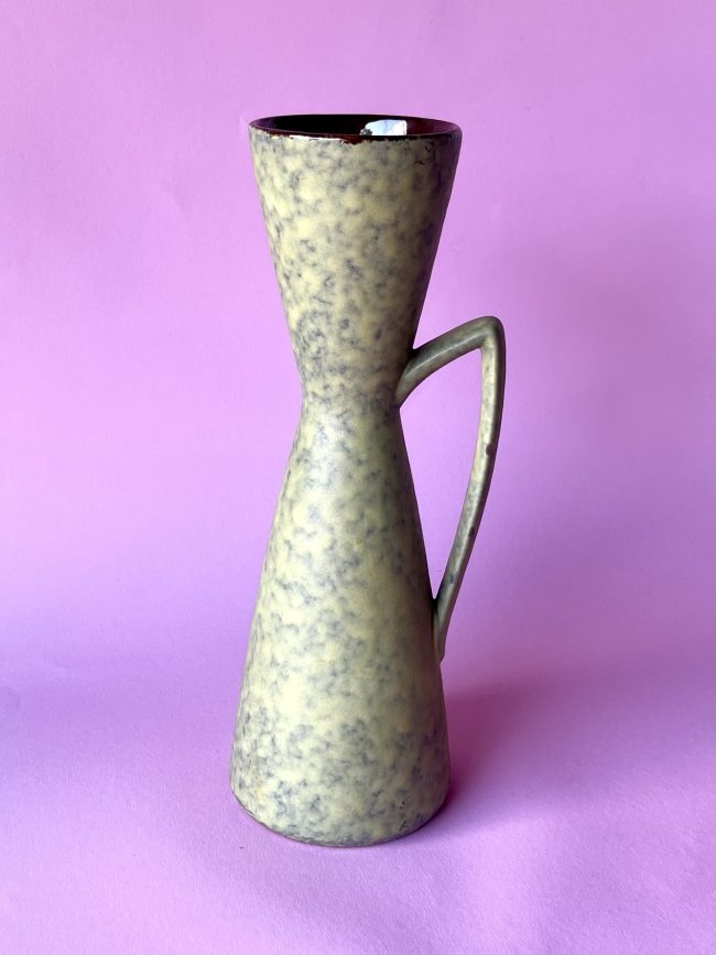 GREEN HOUR – VASE MIT HENKEL